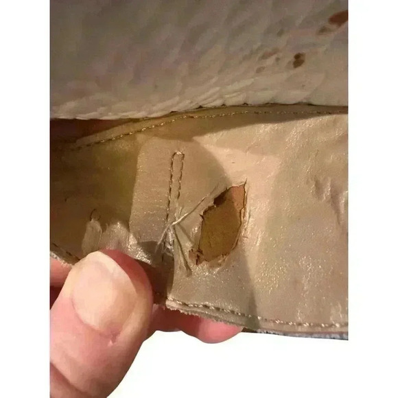 BCBG Generation Nubi White Leather Ankle Booties Size 9, Pre-Owned, Flaws Noted - Picture 8 of 9